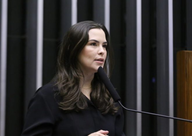 Maria Arraes propõe e Câmara dos Deputados aprova mudança de nome da Sala de Líderes para “Sala Miguel Arraes”