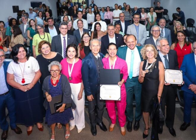 Governadora Raquel Lyra e vice Priscila Krause recebem Medalha Paulo Freire por destaque na educação de Pernambuco