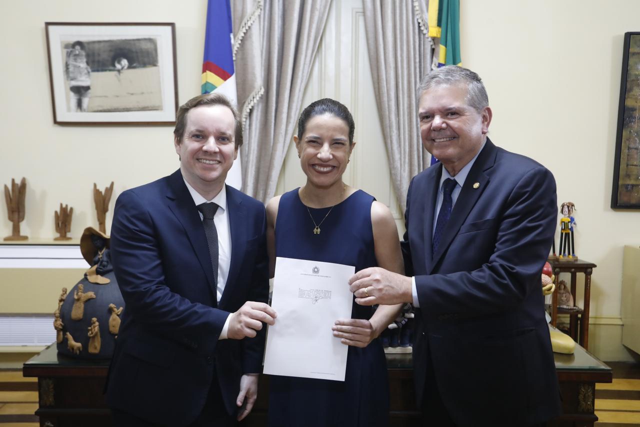 Raquel Lyra escolhe Carlos Gil Rodrigues Filho para vaga de desembargador no TJPE pelo Quinto Constitucional