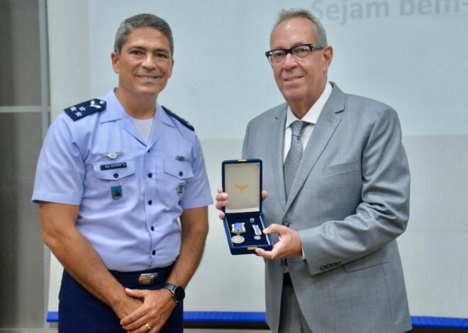 Álvaro Porto é condecorado com a Medalha Mérito Santos-Dumont pelo II COMAR