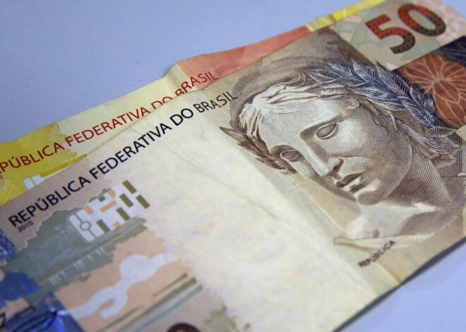 Salário mínimo sobe para R$ 1.621 a partir de janeiro de 2026