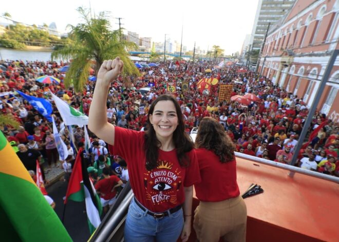 Maria Arraes participa de ato no Recife contra PL da Dosimetria aprovado na Câmara