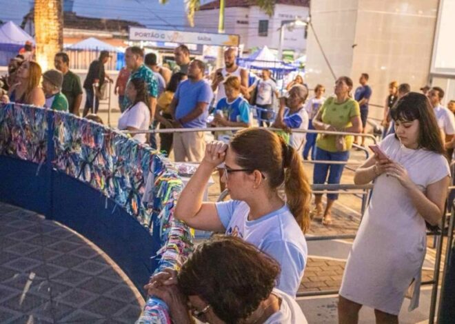 Débora Almeida participa de celebração religiosa no Morro da Conceição