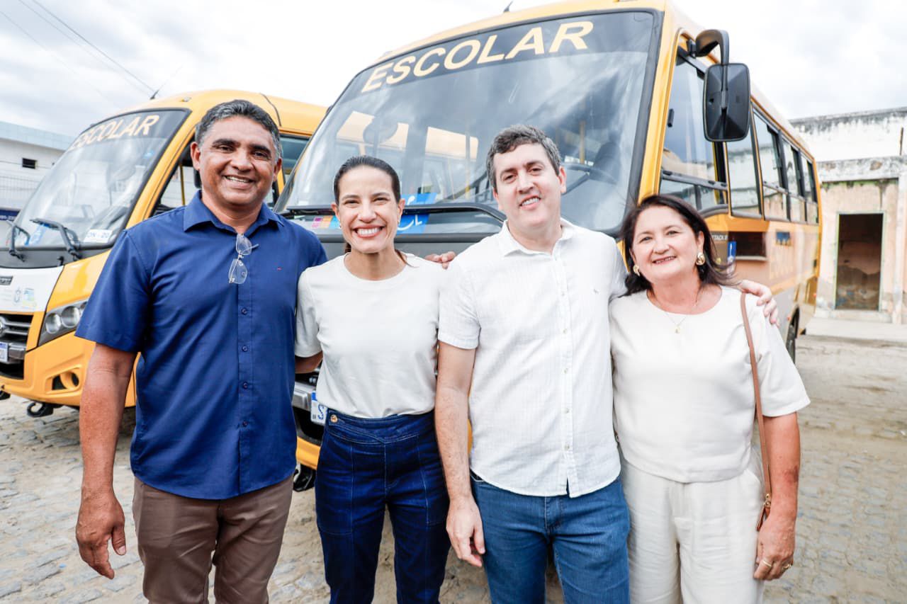 Raquel Lyra autoriza obras, entrega ônibus escolares e anuncia nova ETE em Custódia