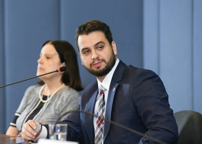 PF prende Filipe Martins, ex-assessor de Jair Bolsonaro condenado por participação na trama golpista