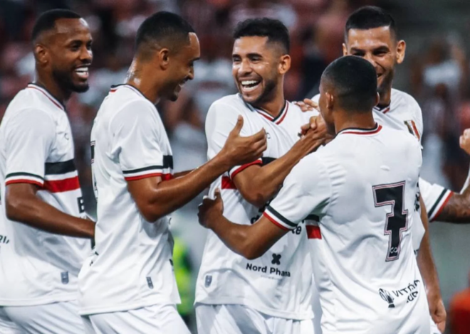 Santa Cruz decide no primeiro tempo, vence o Decisão por 3×0 e estreia com autoridade no Pernambucano