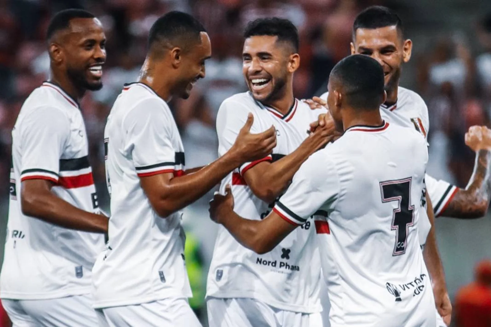 Santa Cruz decide no primeiro tempo, vence o Decisão por 3×0 e estreia com autoridade no Pernambucano