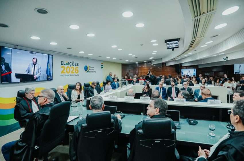 Raquel Lyra prestigia posse de Erik Simões como vice-presidente e corregedor do TRE-PE