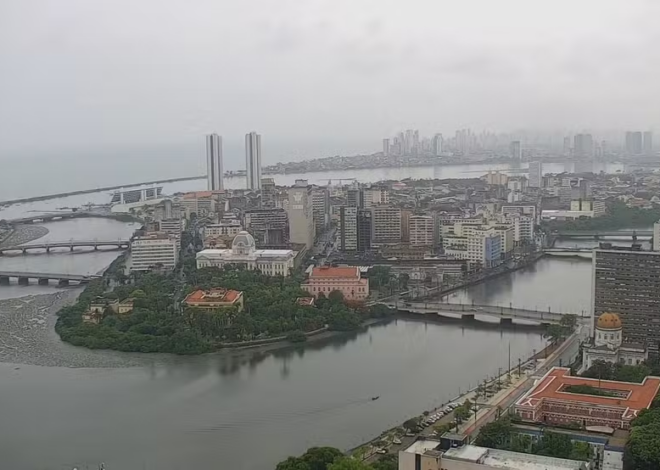 Chuvas no Carnaval transformam Recife em rio e ampliam críticas à Prefeitura
