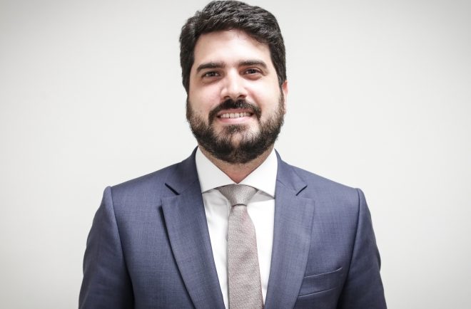Débora Almeida cobra transparência em concurso público do Recife