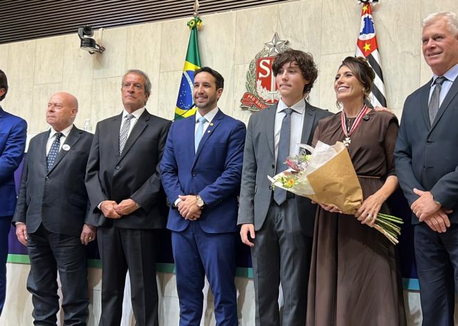 Rosana Valle recebe maior honraria da Alesp com apoio de lideranças da direita