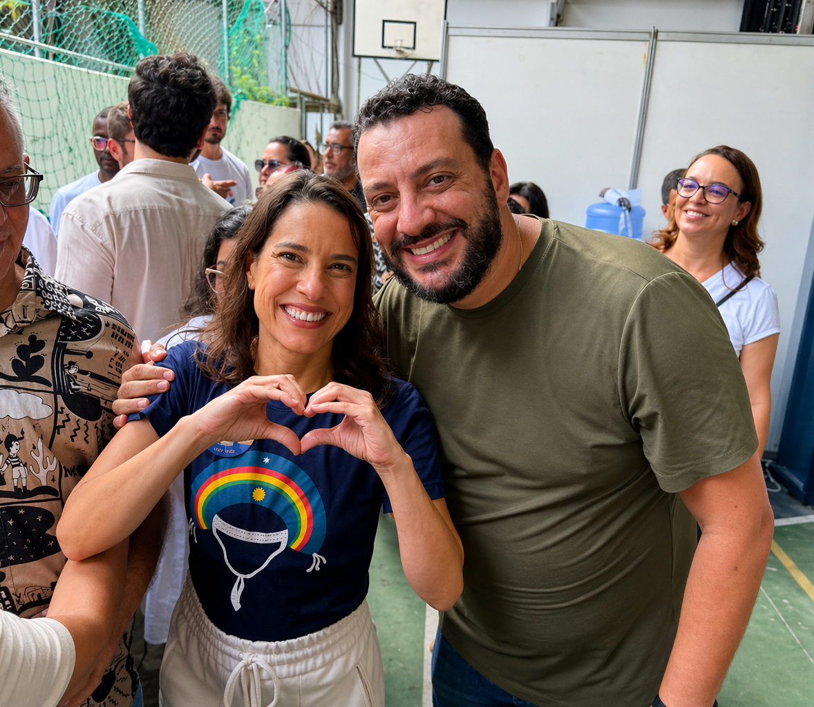 Robson Ouro Preto acompanha Raquel Lyra durante Feira da Cidadania na Macaxeira, no Recife