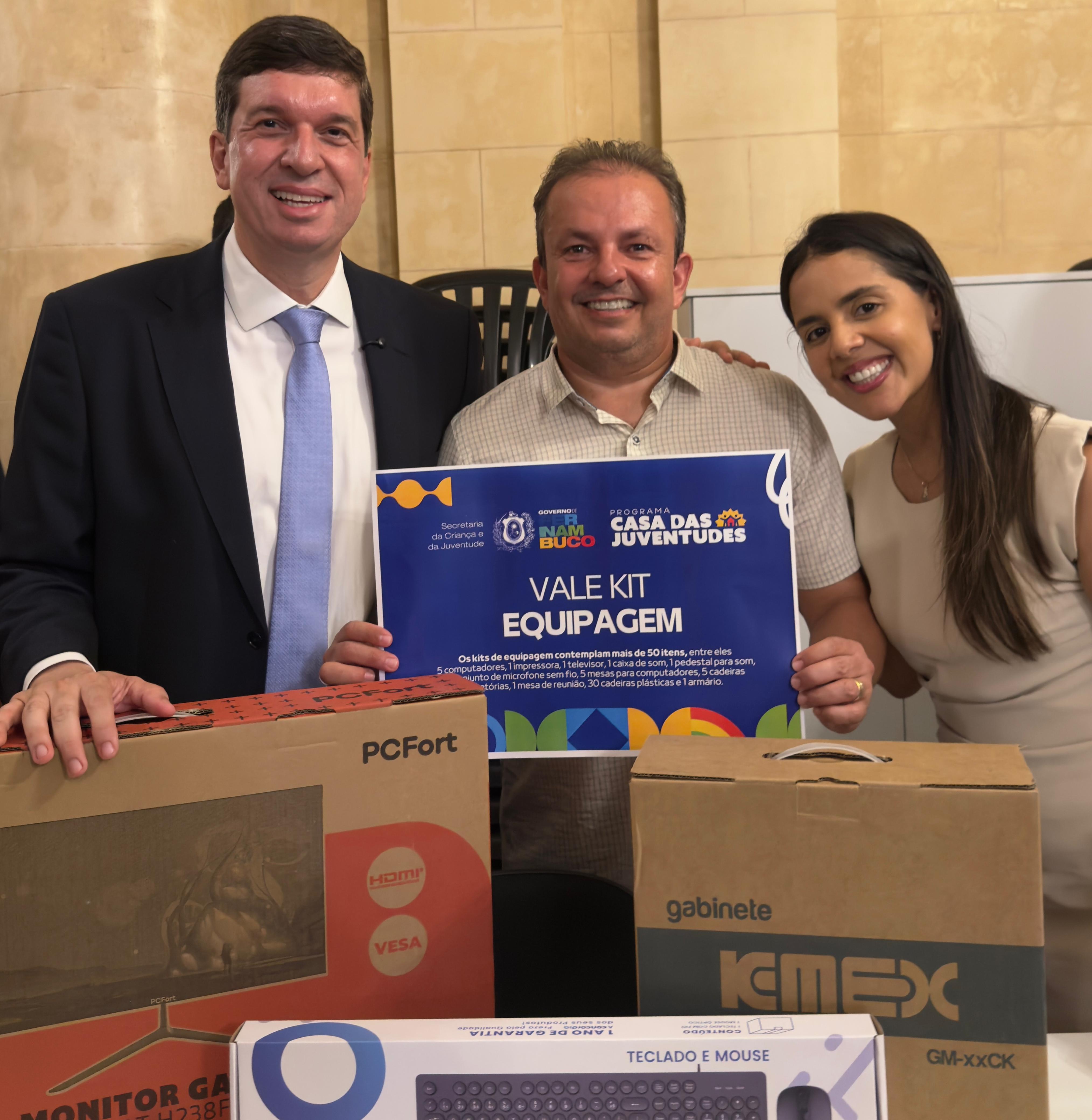 Joãozinho Tenório participa de entrega de equipamentos para Casas das Juventudes ao lado de Fabinho Lisandro