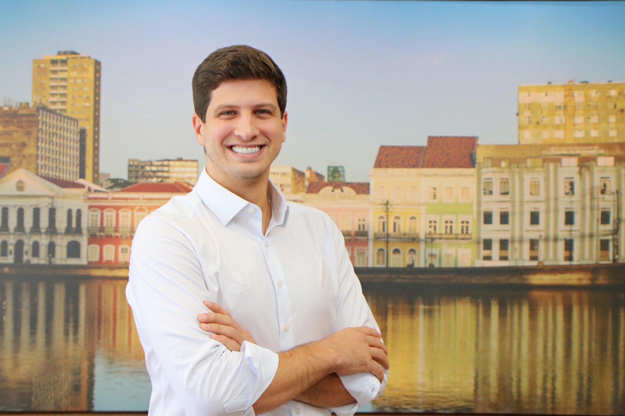 João Campos assume legado de Paulo Câmara e reacende debate sobre ciclo socialista em Pernambuco